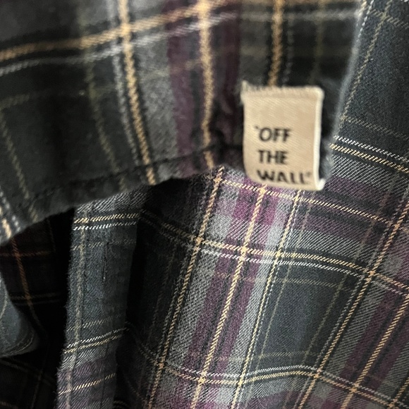 VANS “ Off the Wall “ shirt 📚‼️" - Picture 4 of 8